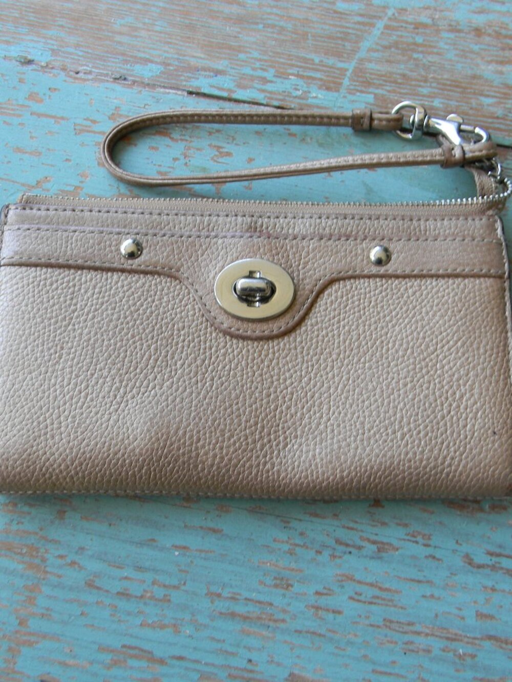 COACH PENELOPE GOLD TURNLOCK PEBBLE LARGE LEATHER WALLET WRISTLET